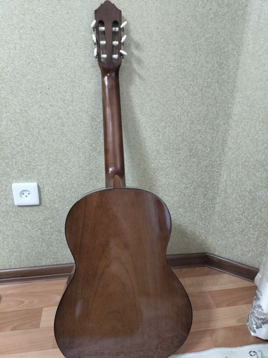 Продам гитару ямаха с45