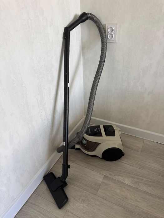 Продам шкаф и пьлесос