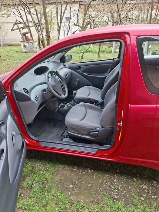 Vând Toyota Yaris