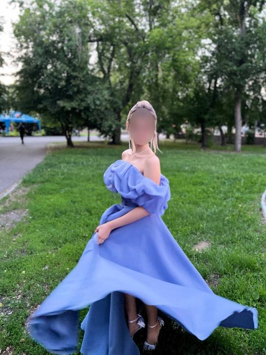 Вечернее платье цвета индиго