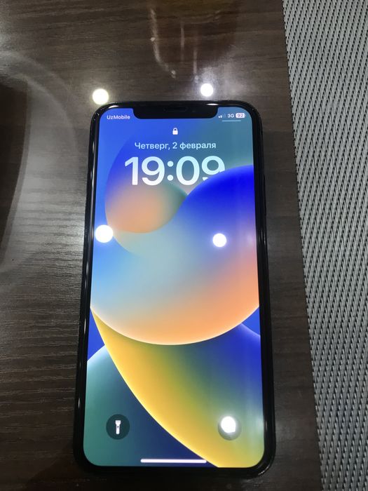 Iphone xs qora rangli