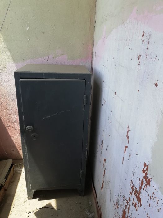 Продам металлический сейф