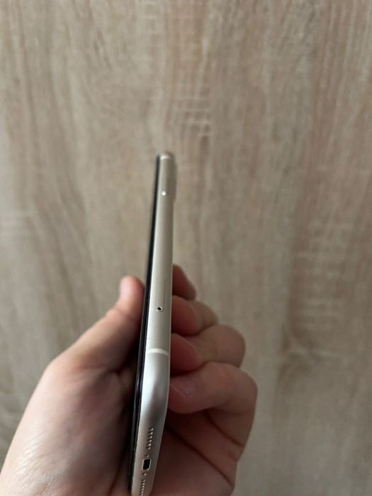 Айфон 11/128 гб  ёмкость акб 76%