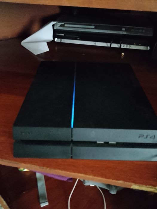 Продам PlayStation4+5 игр+2джостика