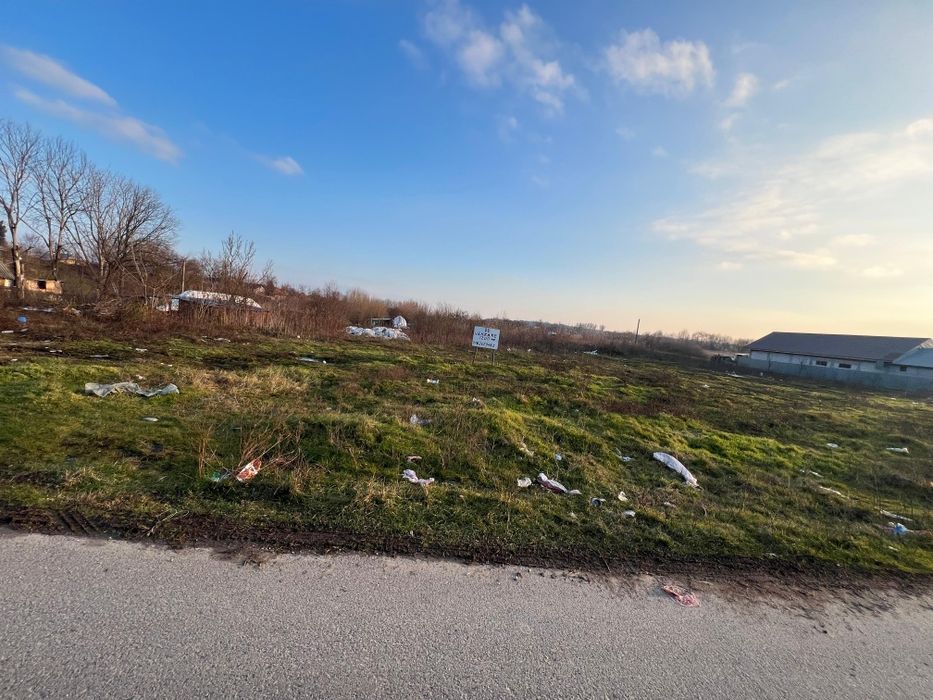 Teren intravilan in centru satului Ghimpati