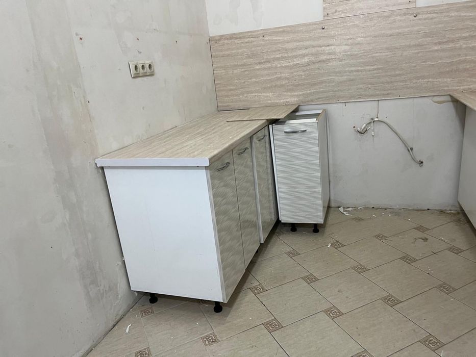 Продам кухонную гарнитуру.