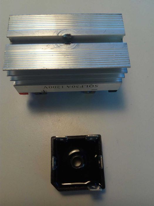 Продават се мощни диоди, тиристори и триаци (симистори).