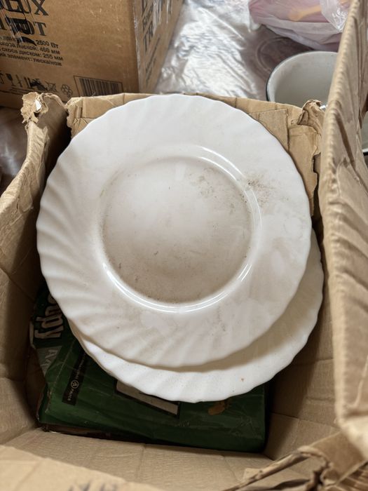 Кружки, тарелки фарфоровые