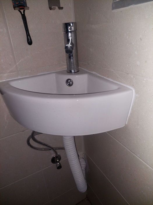 Chiuveta baie pe colt / Lavoar pe colt