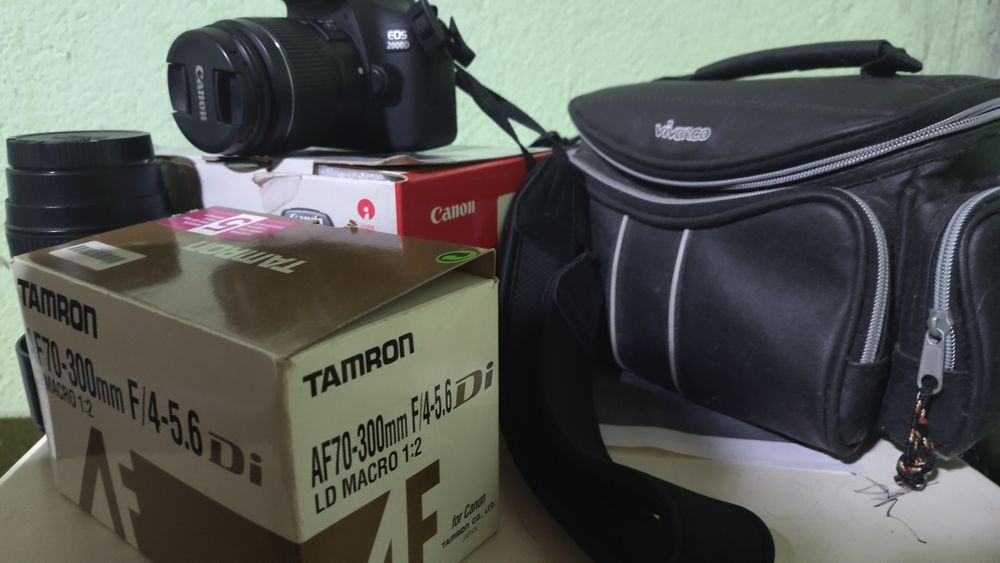 Фотоапарат Canon 2000D