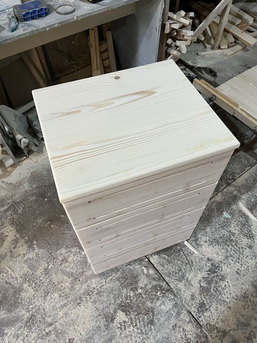 Скрин с четири чекмеджета