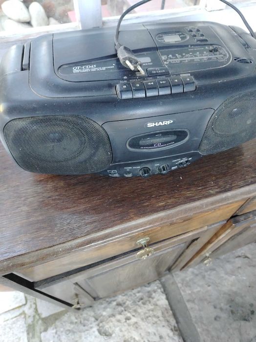 Уредба 3в1,диск,касета,радио, с колони уредба шарпни