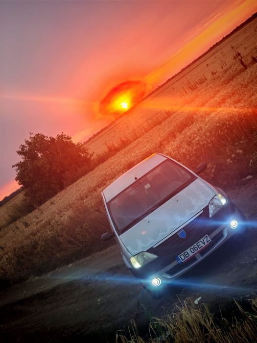 Vând Dacia Logan