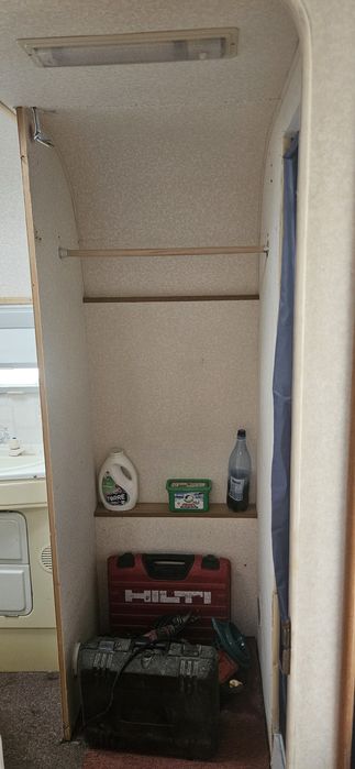 Vând rulotă în stare bună fără infiltratii masa totala 1100 kg