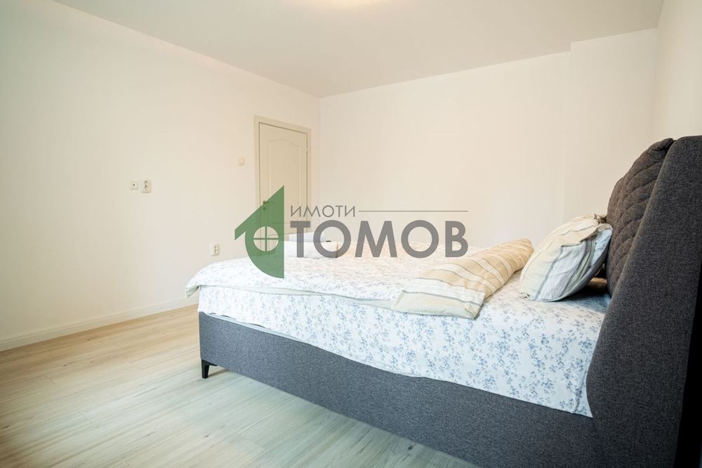 Напълно обзаведен двустаен апартамент в района на Алеи Възраждане