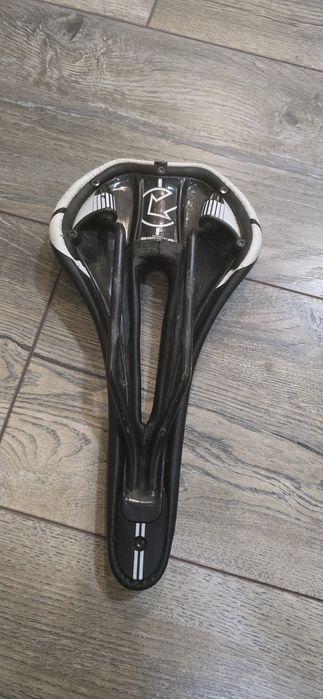 карбонова седалка  Pro stelth carbon 142 mmm