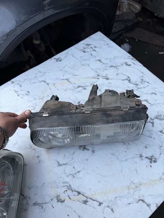 Правая фара на Mitsubishi Sigma