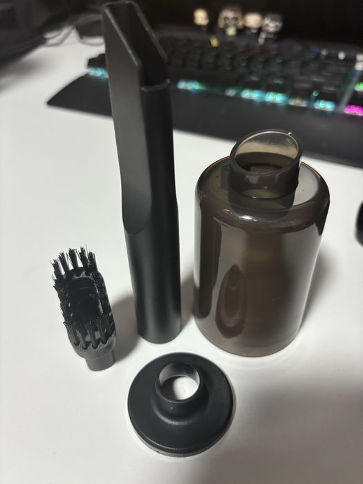 Малка прахосмукачка за кола или дом