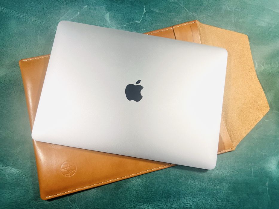 Husa handmade din piele pentru laptop Macbook 13
