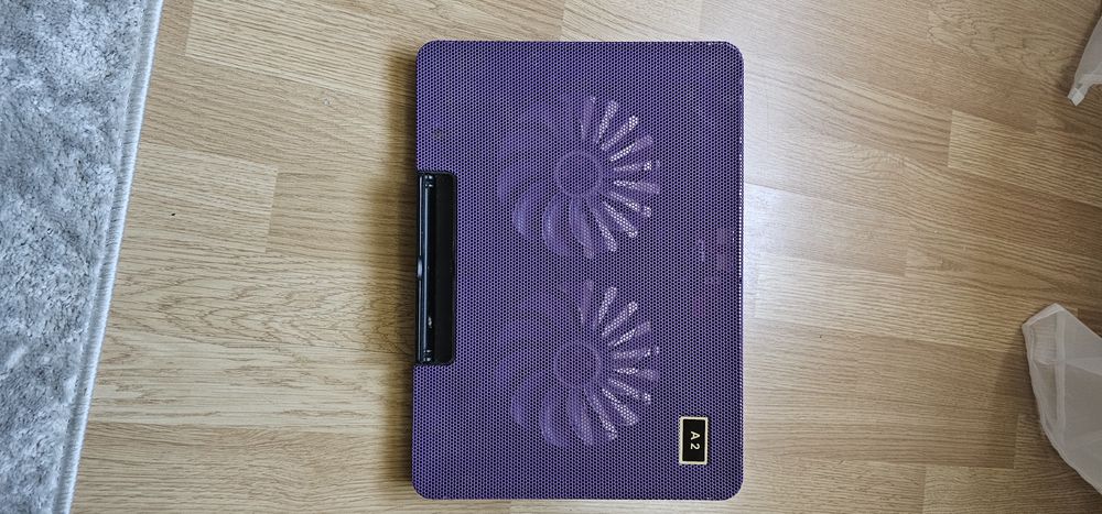 Platformă de răcire pentru laptop neagră, model generic A2.