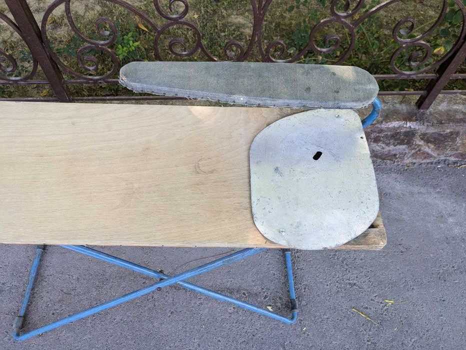 Гладильная доска с подрукавником. Крепкая.