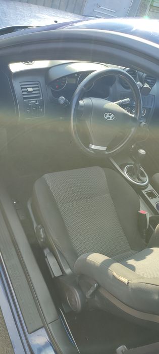 Vând Hyundai cupe 2002