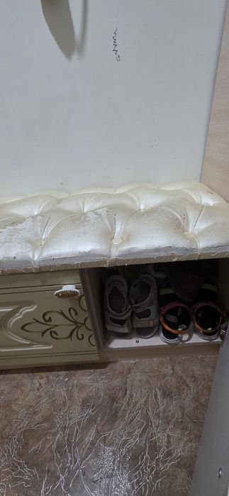 Продам прихожку с зеркалом
