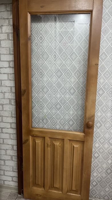Продам межкомнатные  двери дерево