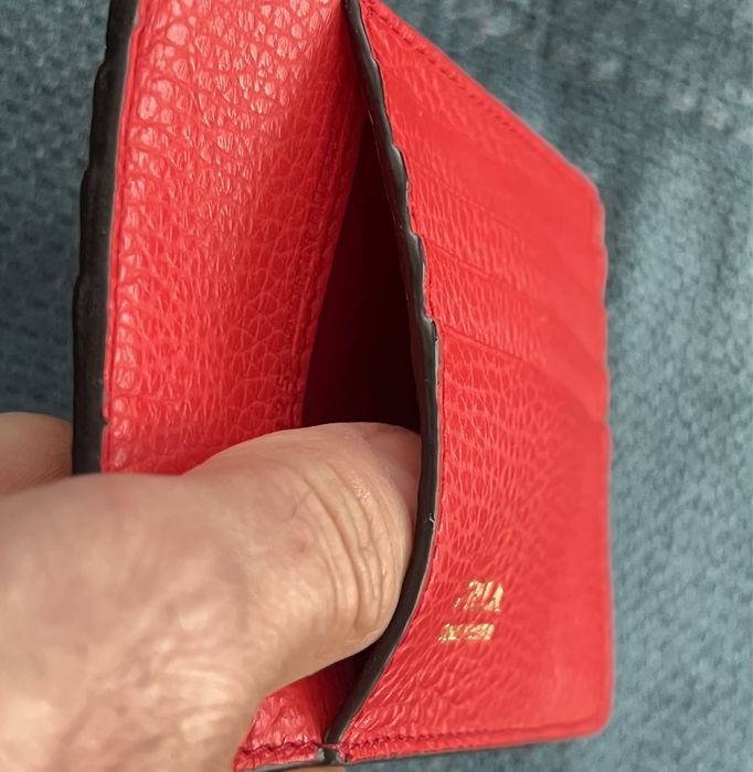 Нов модел FURLA Card holder M.8 слота за карти и отделение за банкноти