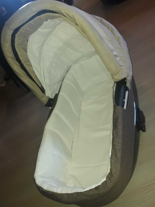 РАЗПРОДАЖБА! Супер запазена бебешка количка 3 в 1