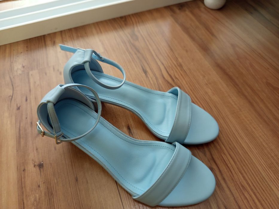 Чисто ново сандали 40 номер