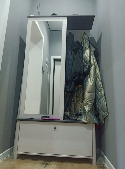 Продаю Прихожи шкаф , батарейка 5 секции