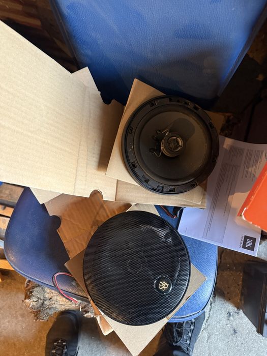 Динамики в авто пара