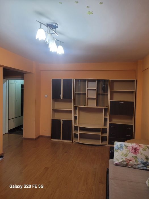 Apartament de inchiriat cu  3 camere etaj 4 ,LIFT  pe strada munteniei