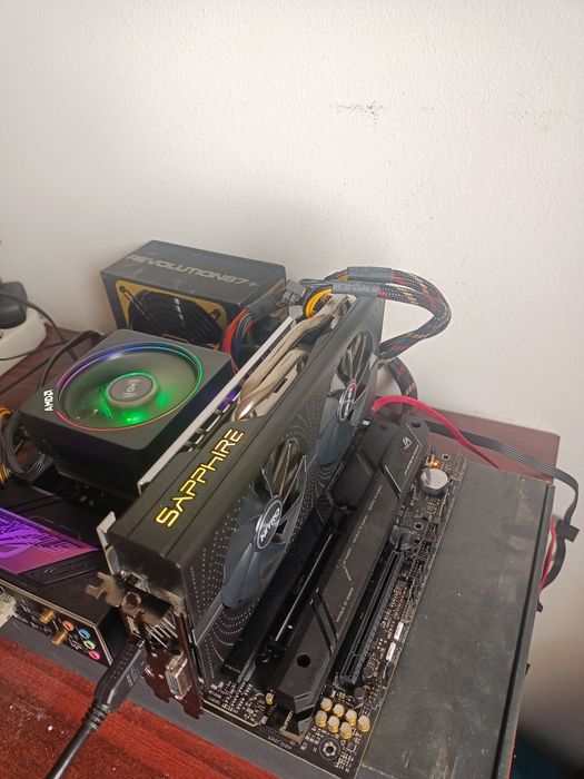 Vând placa video sapphire nitro rx 580 8gb