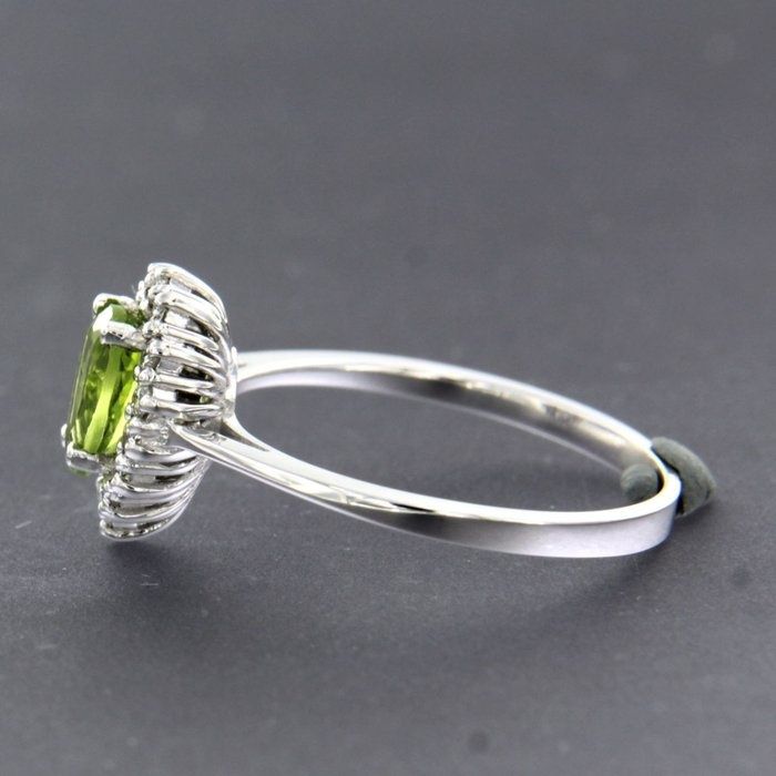 Inel aur alb 18 k cu peridot și diamante