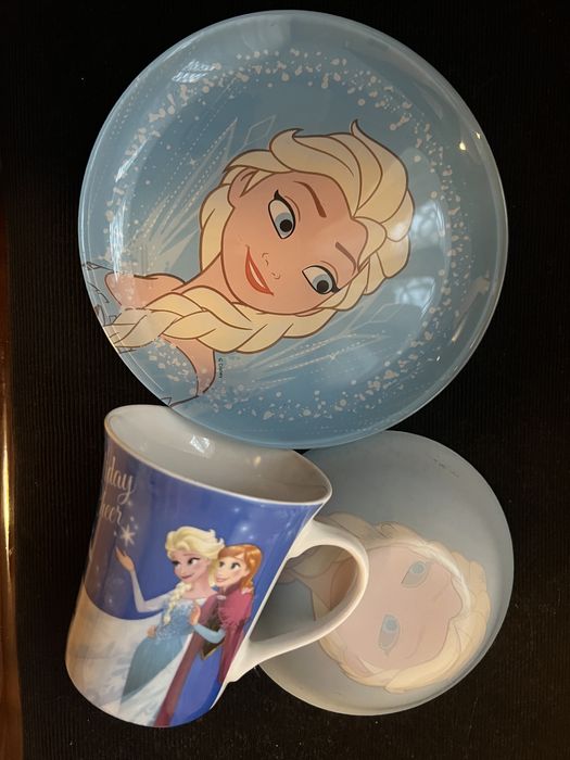 Комплект за хранене Елза и Ана -чиния,купа и чаша