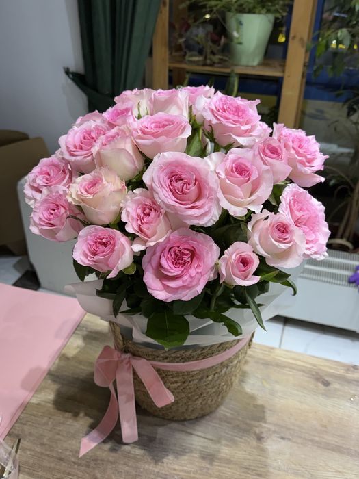 Розы  свежие , белые , коасные , розовые