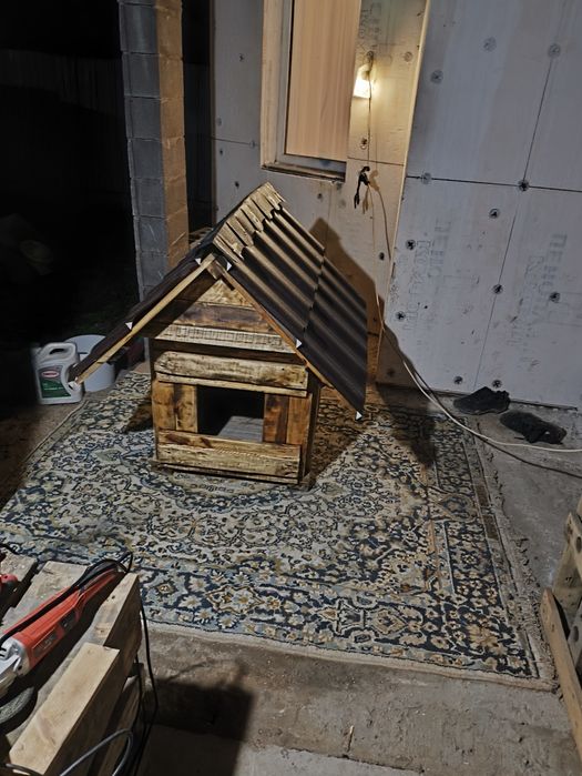 Будка собаки новая из доски