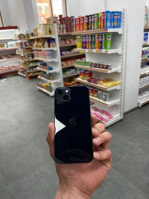 Айфон 13 каропка есть