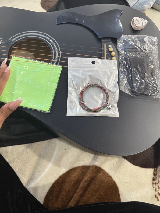 Акустична китара -комплект с аксесоари