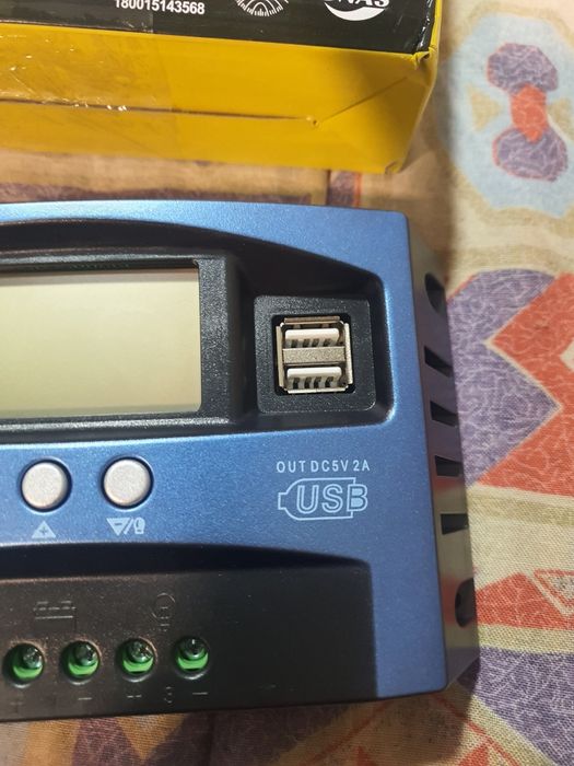 12V 24V соларен контролер за зареждане LCD екран