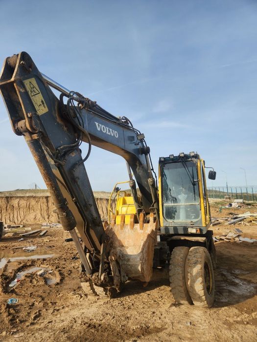 Ekskavator sotiladi, Volvo 145