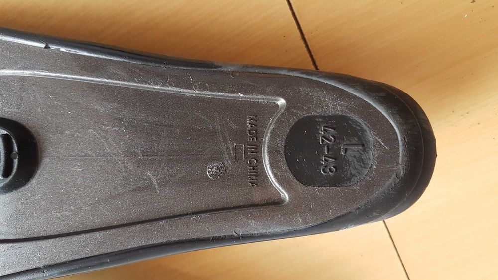 Продавам плавници