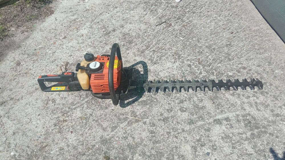 Бензинова ножица за жив плет STIHL- HS80