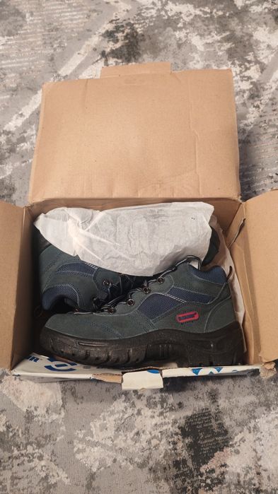 Bocanci noi de lucru UNIOR Nr 41.