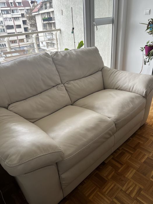 Комплект кожени канапета в много добро състояние- двойка и тройка