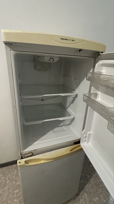 Продам холодильник с морозилькой