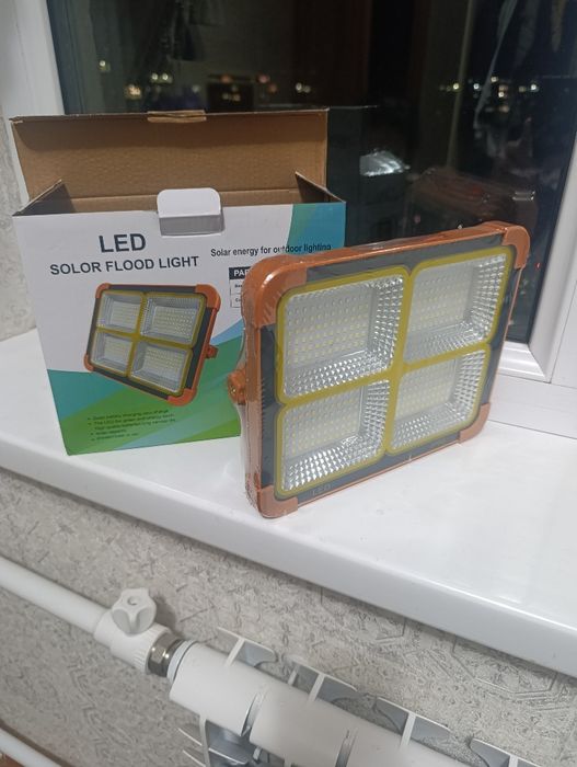 Quyosh panelli projektor fonarlar sotiladi