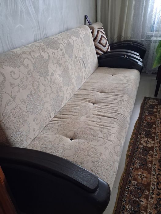 Диван без кресла.